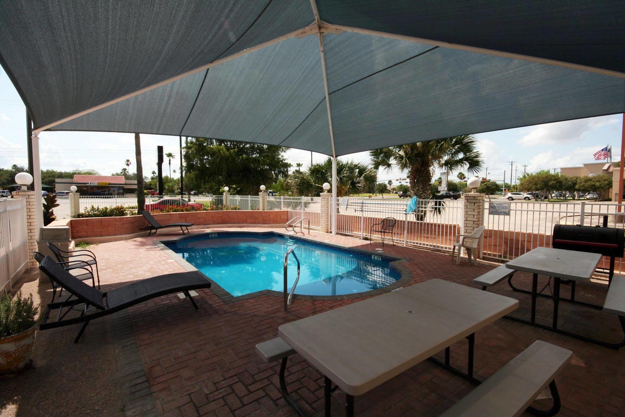 Edinburg Executive Inn Luaran gambar